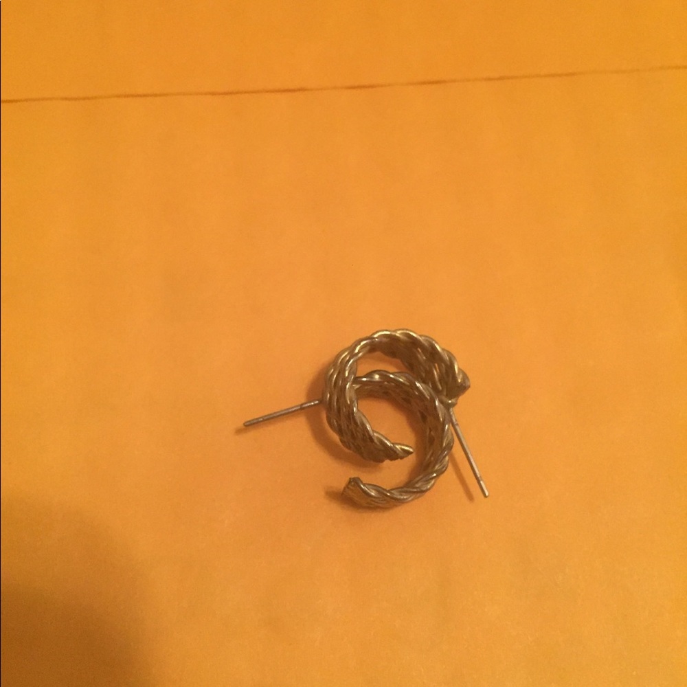 Earring - Picture 3 of 5